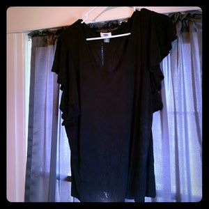 Black t-shirt with ruffled sleeve